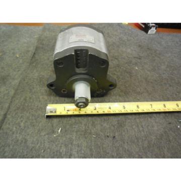 NEW REXROTH GEAR PUMP # F000510500 # 03W19-7361-P104617-148