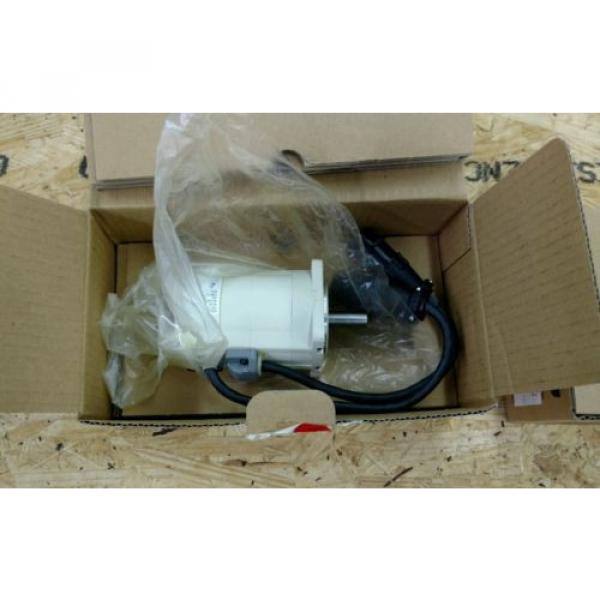 REXROTH INDRAMAT SERVO MOTOR MMD022A-030-EGO-CN *NEW IN BOX* #2 image