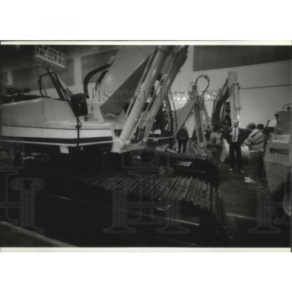 1994 Press Photo A Kobelco Mark 3 Series hydraulic excavator, at the Conex &#039;94 #1 image
